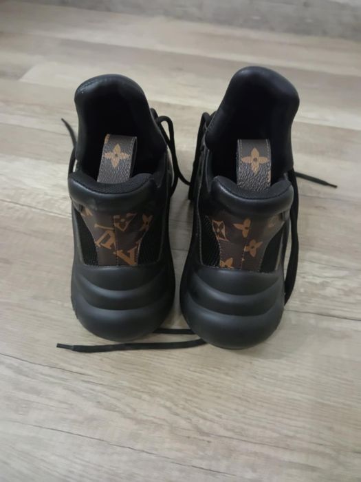 Buty damskie Louis Vuitton.