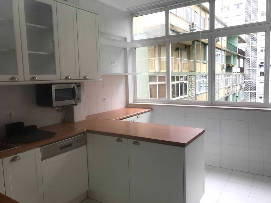 Quarto para arrendar em Alvalade