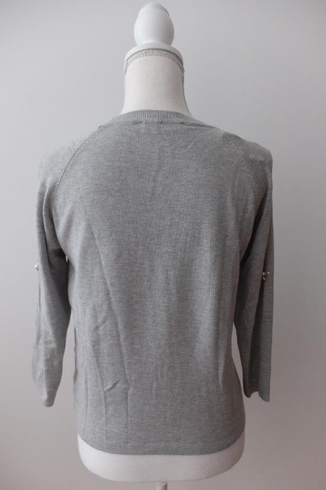 Blusa cinza com pérolas Zara