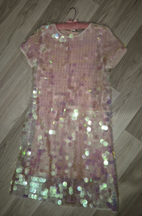 Нарядное нежное платье на 7-9лет