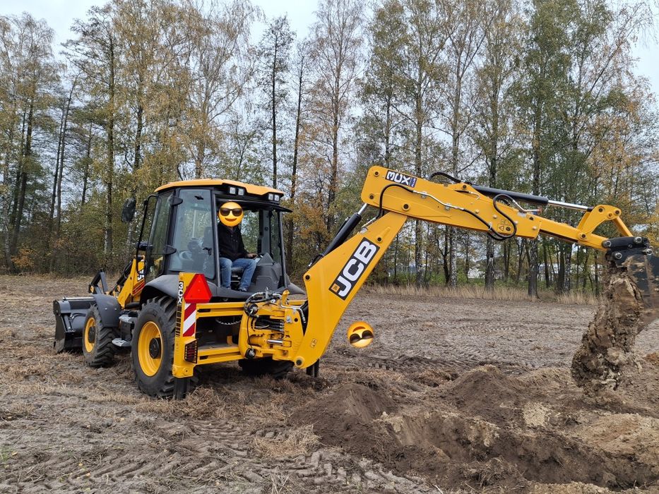 Usługi koparko-ładowarką JCB 3CX. Wywóz urobku.