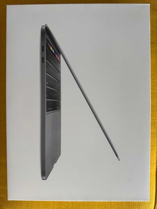 MacBook Pro 13" 2020 | i5 / 8GB RAM / 256GB SSD | Magic Keyboard