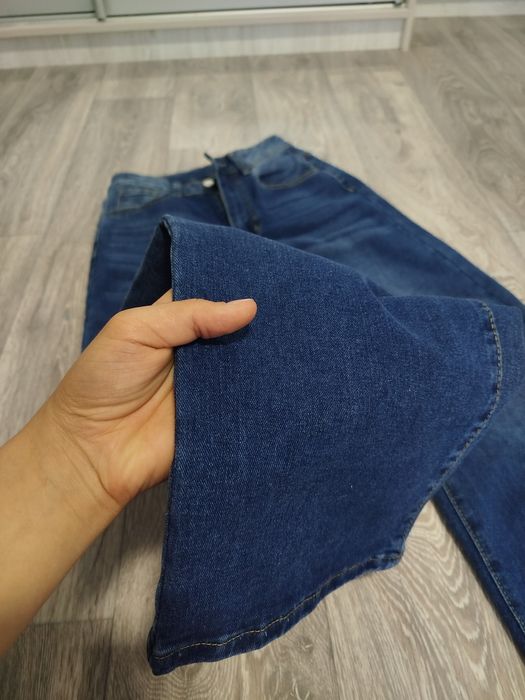 Джинси кльошні темно-сині НОВІ жіночі М