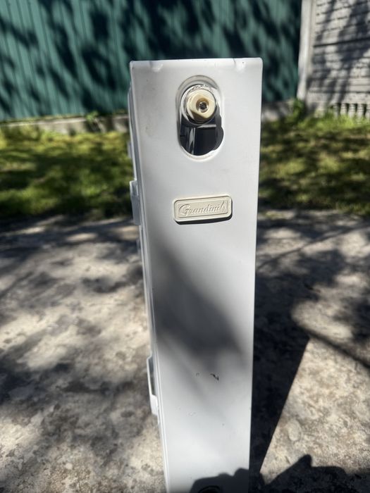 Радіатор опалення Grandini 700/500/100 Новий, без упаковки.