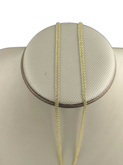 Nowy piękny złoty łańcuszek – klasyka elegancji