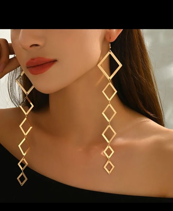 Długie złote kolczyki