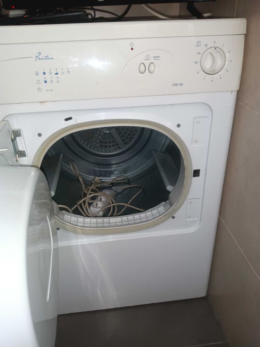 Máquina de secar roupa