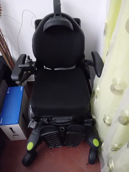 Cadeira de rodas elétrica