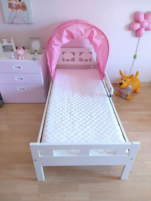 Cama de criança IKEA Kritter com estrado, colchão e dossel