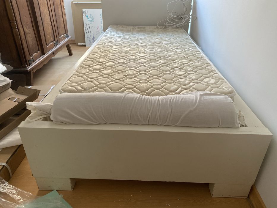 Cama de solteiro com colchao