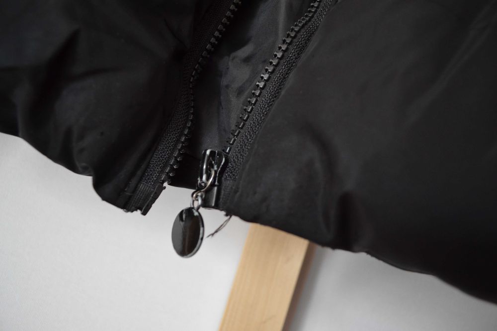 czarna kurtka zimowa z kapturem UGG Australia M