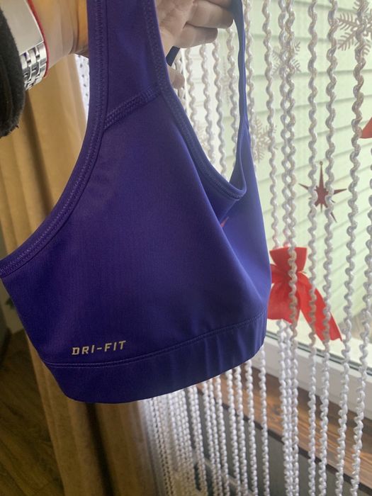 Спортивний топ Nike