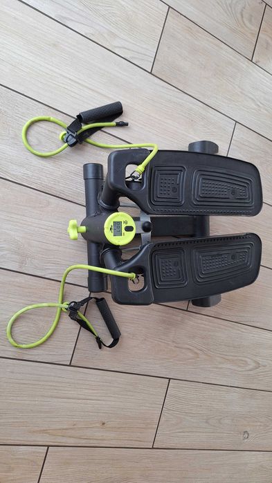 Stepper skrętny z linkami oporowymi