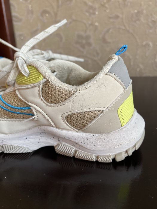 Кросівки як для хлопчика так і для дівчинки