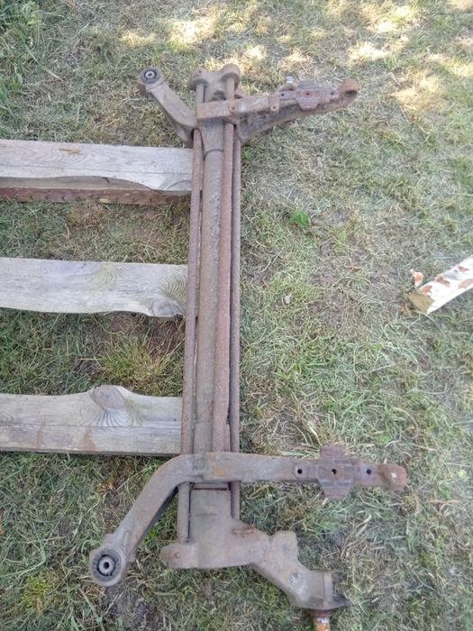 Belka tylna citroen Berlingo 2,0hdi 2007