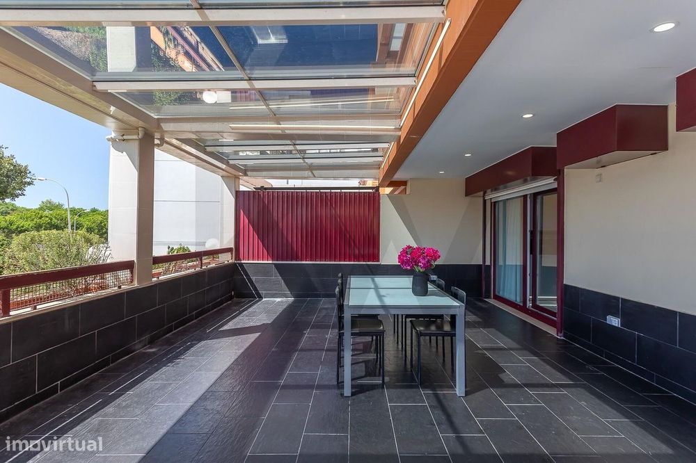 Apartamento T4 |  Parque dos Poetas l Terraço  com 50m2 e Box com  2 l