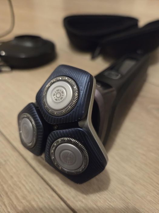 Golarka elektryczna do golenia na sucho i na mokro Philips S7886/55