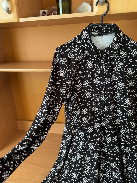 Чорна тепла сукня в дрібні квіточки