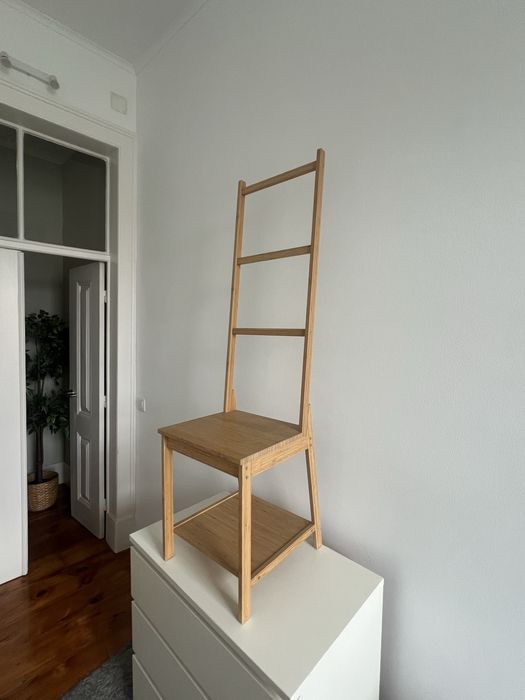 Cadeira para wc ou quarto com bengaleiro