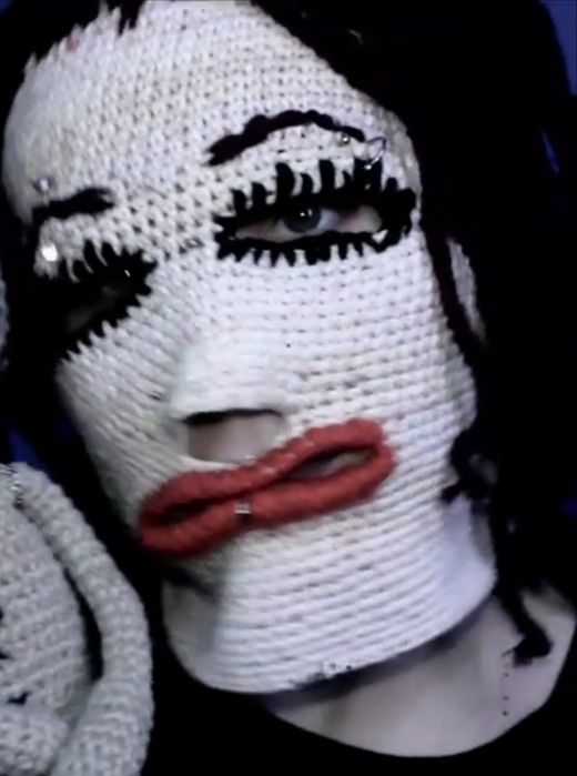 Вязанная маска лицо
