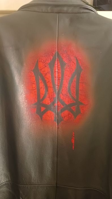 Шкіряний плащ з принтом, панк, метал