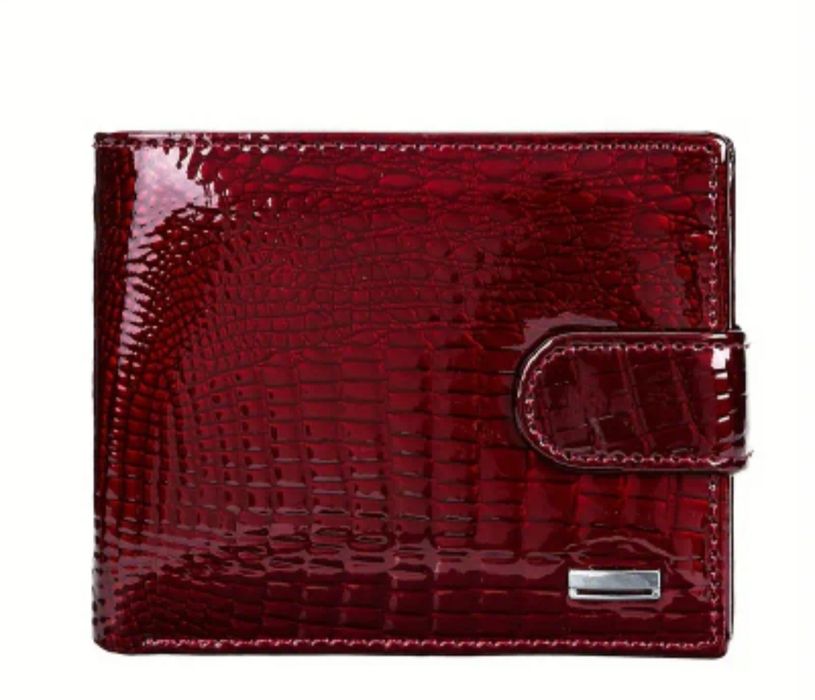 Шкіряний гаманець
Гаманець з натуральної лакової шкіри. Якість супер!