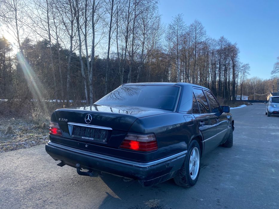 Продам W124 E220