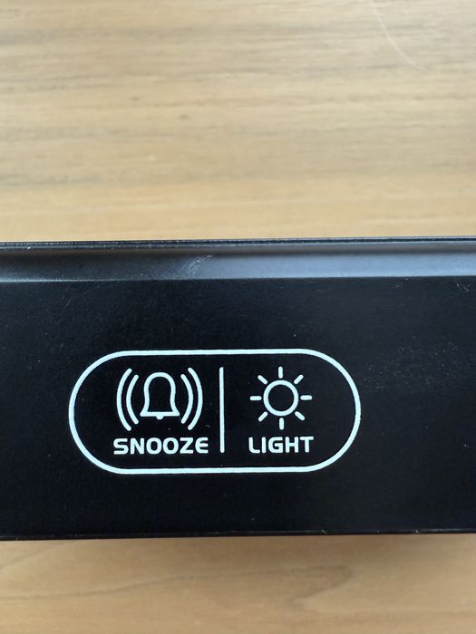 Єлектронний годинник на тумбу , часи/ термометр/ календарь/ будильник