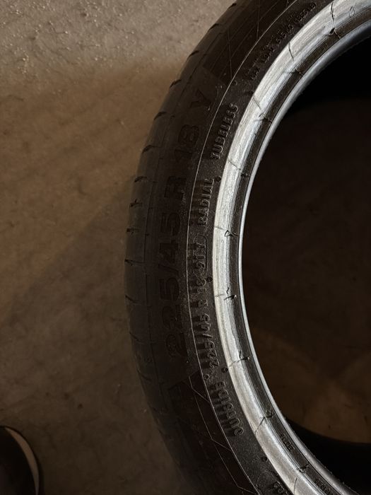 2 Pneus 225/45/18  + 2 pneus 255/40/18 usados para venda mercedes