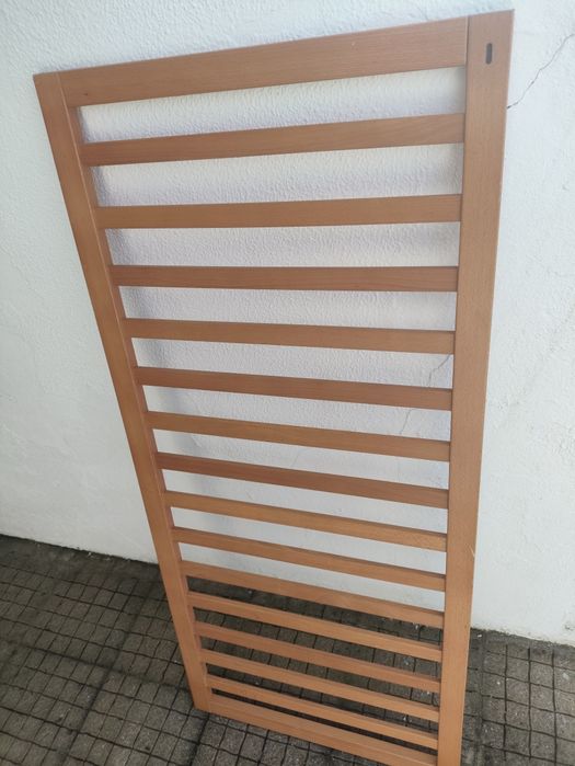 Estrado de cama de bebê usado em boas condições