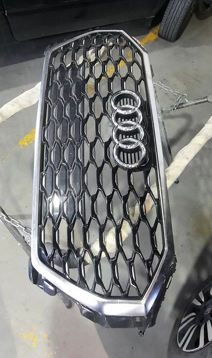 Grelha frontal Audi Q3