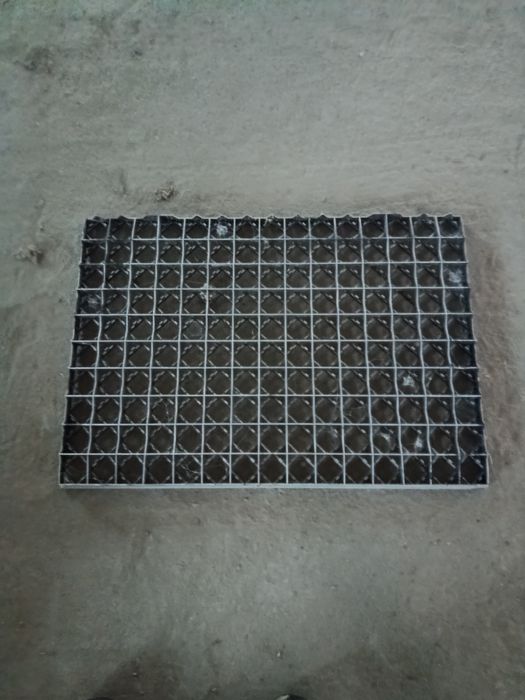 Тележка в інкубатор та лотки