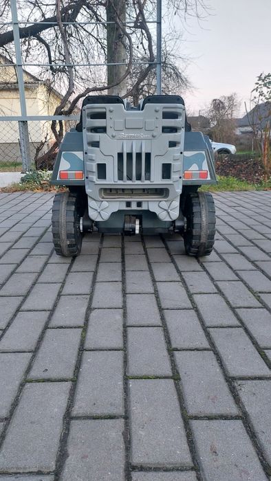 Дитячий електромобіль