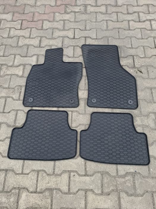 Dywaniki gumowe golf  7 VII bardzo ładne