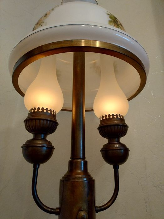 Lampa podłogowa drewniana vintage.