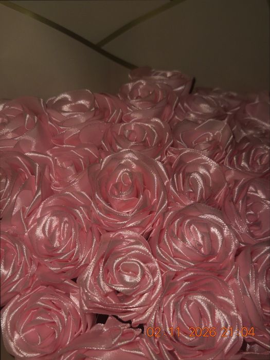 Букети з атласних троянд