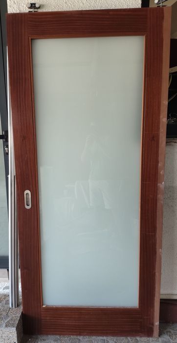 Porta de madeira com vidro + guarnições