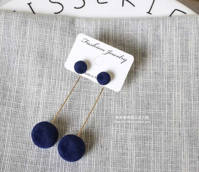 Długie kolczyki czarne lub niebieskie sylwester