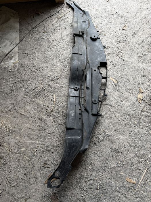 Накладка радиаторов,панели телевизора toyota camry 40