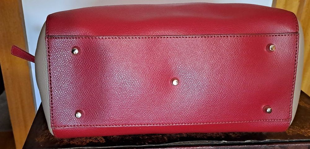 Mala Furla em pele