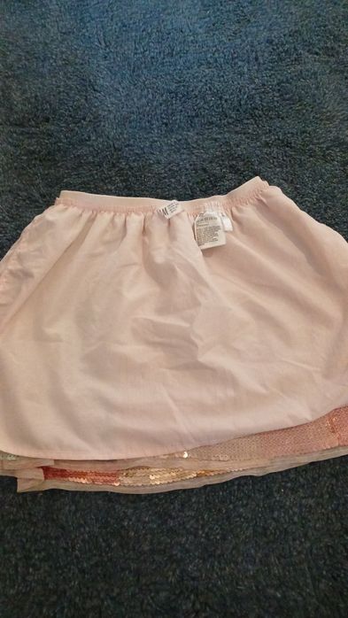 Юбка на девочку 8- 9 лет рост 134 -147 см , новая,  вся  из паеток .