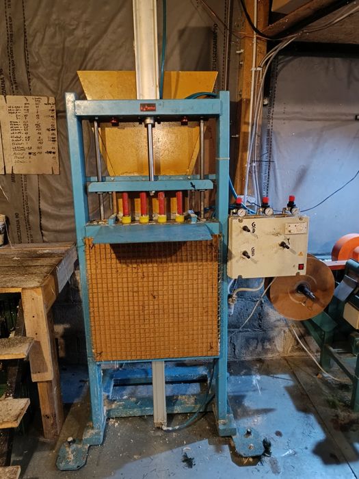 Maszyna do produkcji wkładów do zniczy