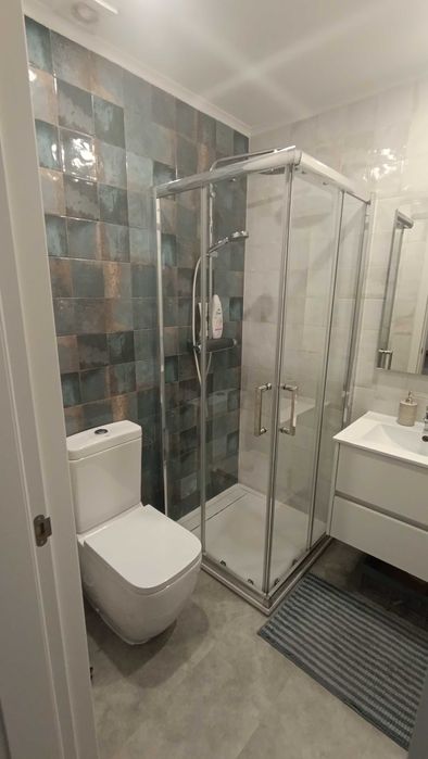 Quarto com WC privada, água, luz e internet incluídos
