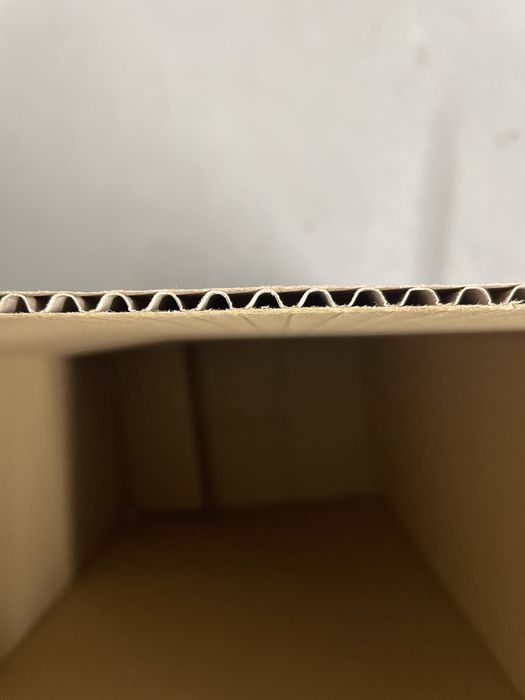 Caixa de Cartão Caixa A: 60,2cm L: 23,7cm C: 36,1cm