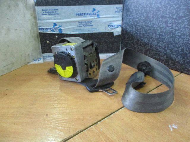 Pré-tensor cinto frente esquerdo SEAT Leon (1M1)