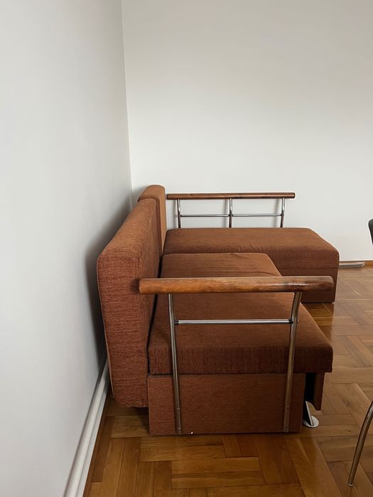 Narożnik z poduchami w kolorze brązowym