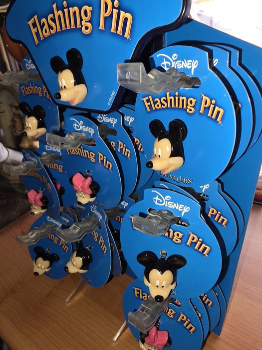 Pins Disney com luz