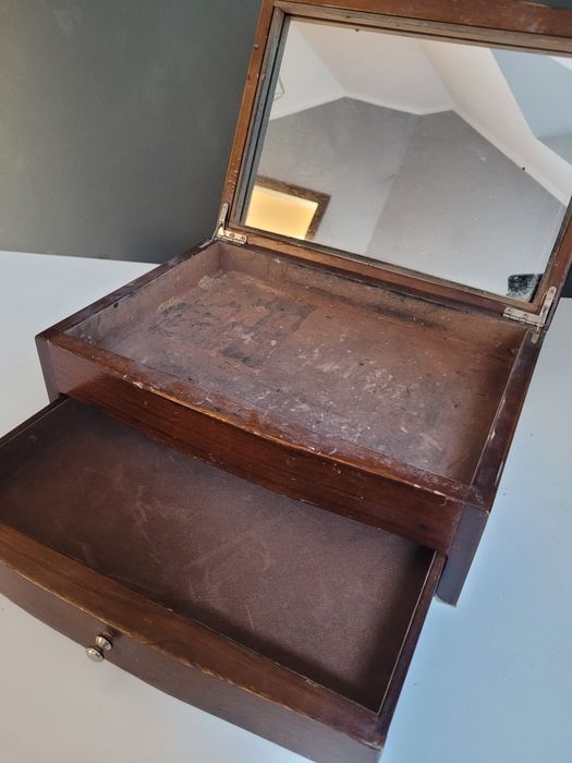 Drewniana szkatułka