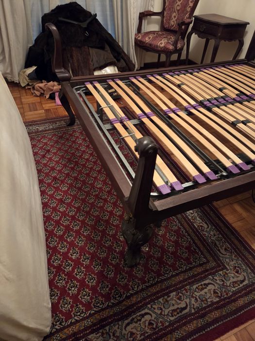 Cama, estrado articulado com motor