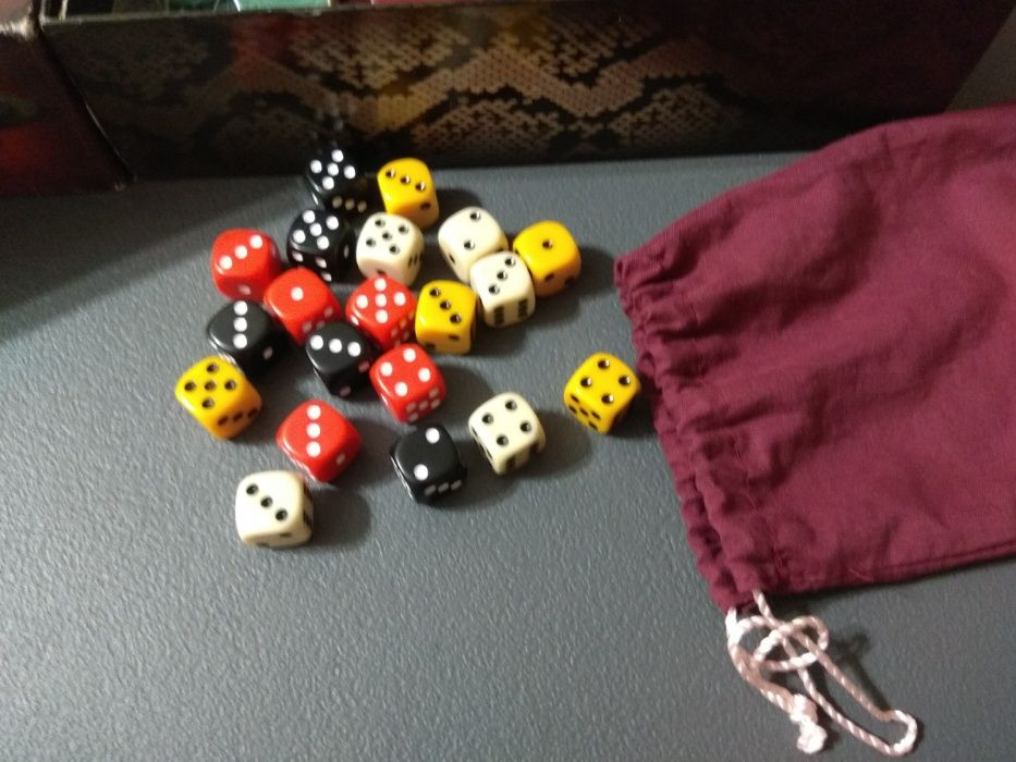 настольная игра Yahtzee Texas Holdem, покер на кубиках
